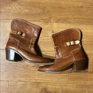 Frye Brown ‎ Leather Carmen Shortie Buckle Heeled Boots (women's 9)